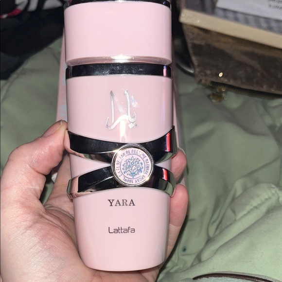 Lattafa Yara Perfume for Women - Elegant Pink - Picture 2 of 6